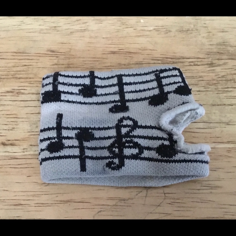 Music note themed fingerless glove (1)